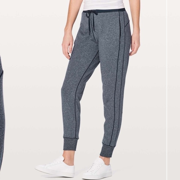 Lululemon Cool & Collected Jogger 28" size 6 in Heathered Speckled True Navy - Picture 1 of 16